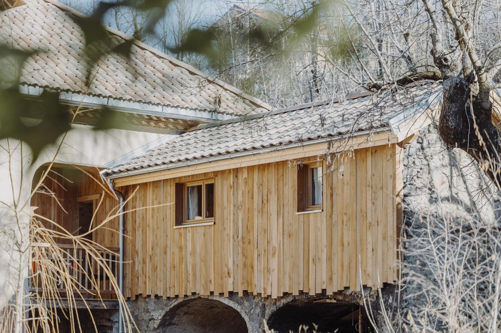 Les Cabanes Du Dauphine Et Logis A La Ferme Гап Стая снимка